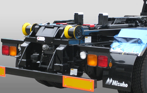 ２ｔ、４ｔ兼用のガイドローラーでスムーズに脱着します。