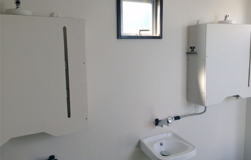 タンクは前座用と手洗器用の２つを完備