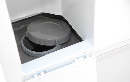 汲み取りは外部から