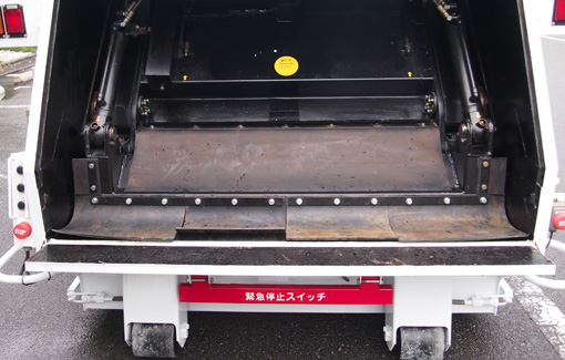 非常停止スイッチ
安全対策に、コンテナ各所に非常停止スイッチがついています。