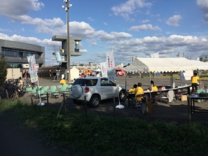 車椅子を利用する方々も来場するイベントにて仮設トイレを活用